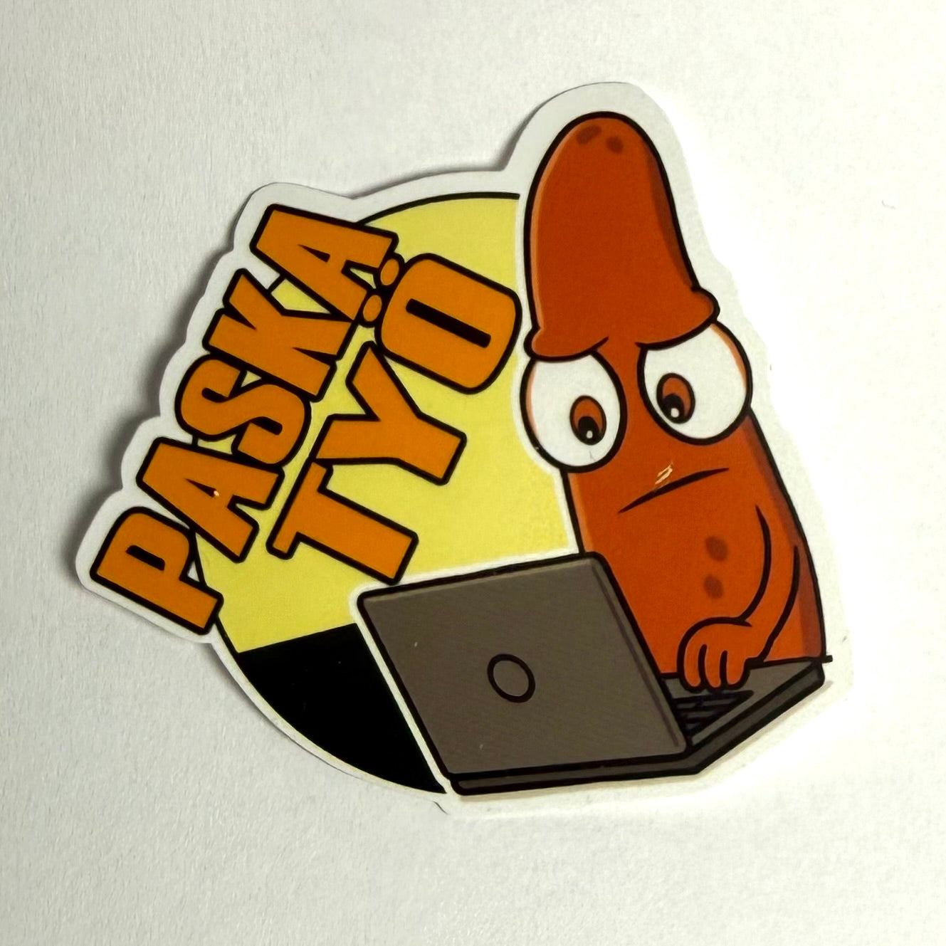 Paska työ 1 tarra