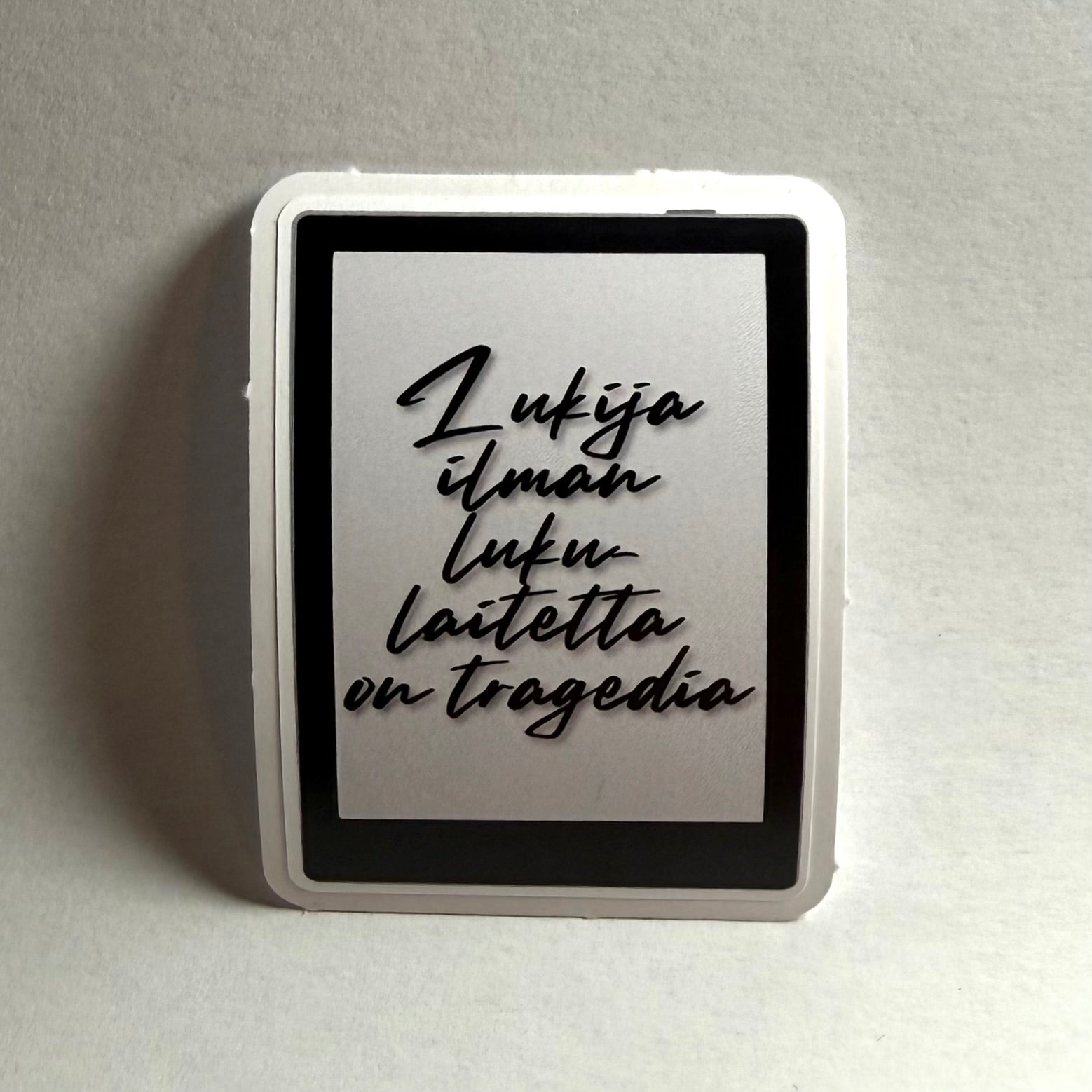 Lukija ilman lukutaitetta | Kiiltävä vinyyli | FI/EN